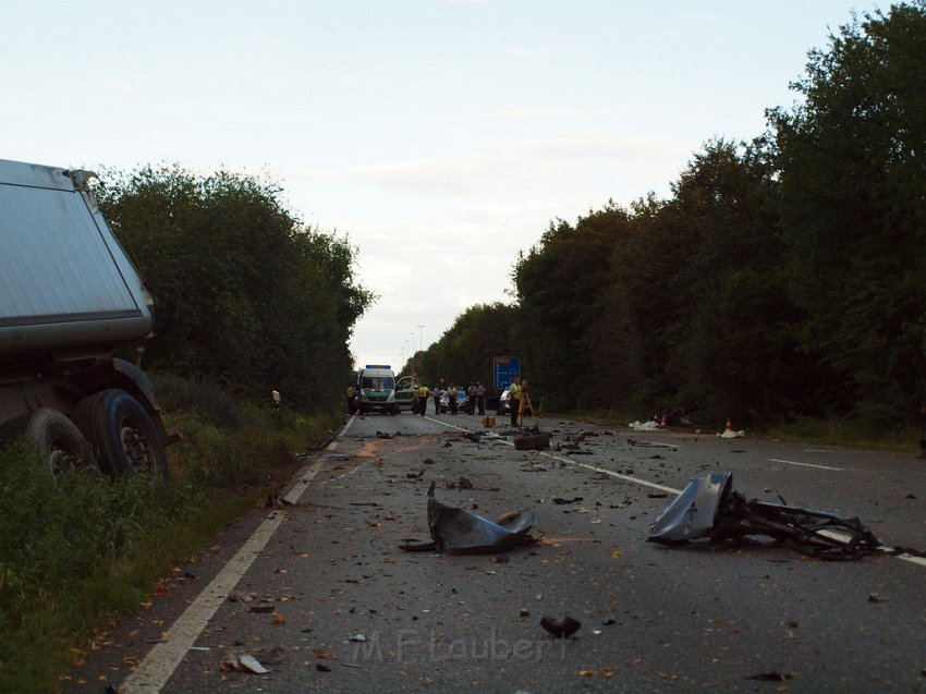 Schwerer VU Koeln Immendorf Kerkraderstr P208.JPG